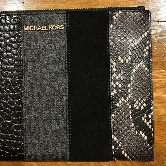 Michael Kors MK Jet Set Travel Zip Clutch Wristlet - Black - Picture 3 of 8